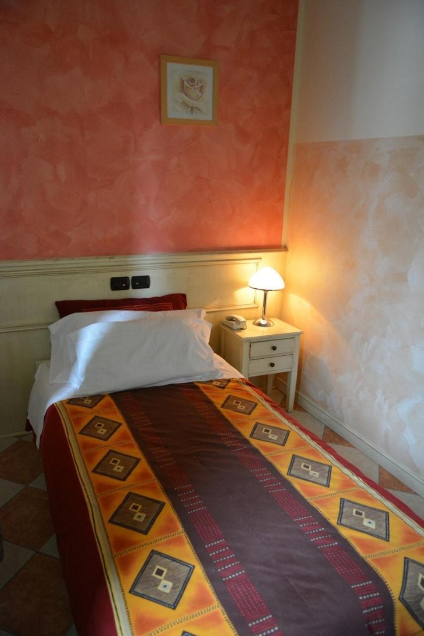 Hotel Due Colonne San Bonifacio Pokoj fotografie